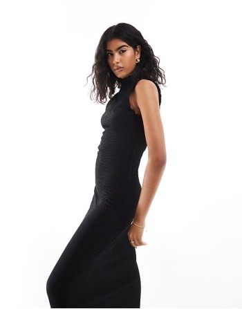 sveless textured maxi dress in black