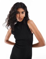sveless textured maxi dress in black