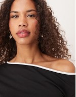 off shoulder long sve top with contrast binding in black