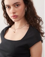 square neck cap sve t-shirt in black