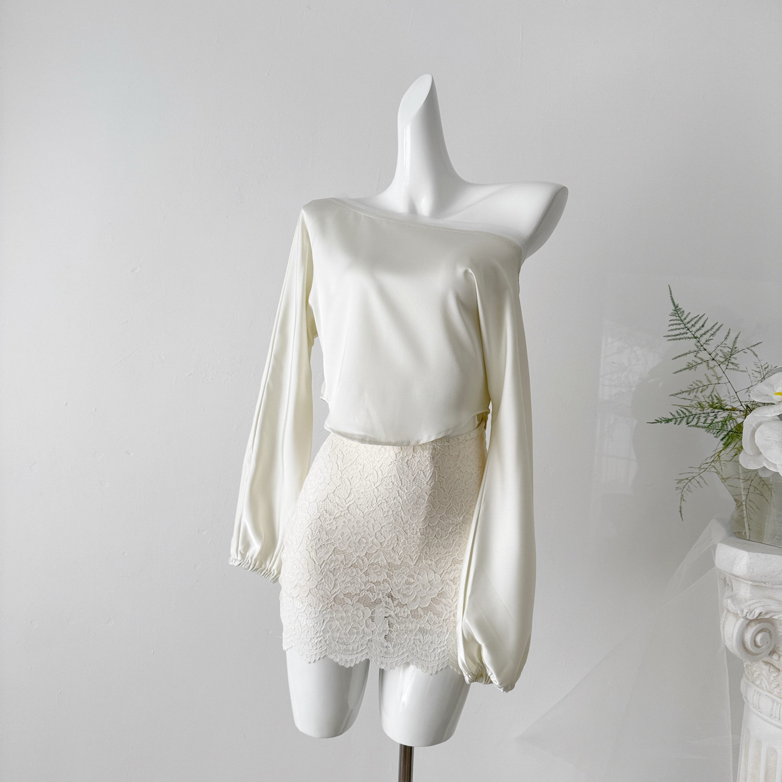 Kubiliv White Love Letter Custom Satin One-Shoulder Top Heavy Lace Skirt Luxury Suit Set - Style 7c299b - Image 2