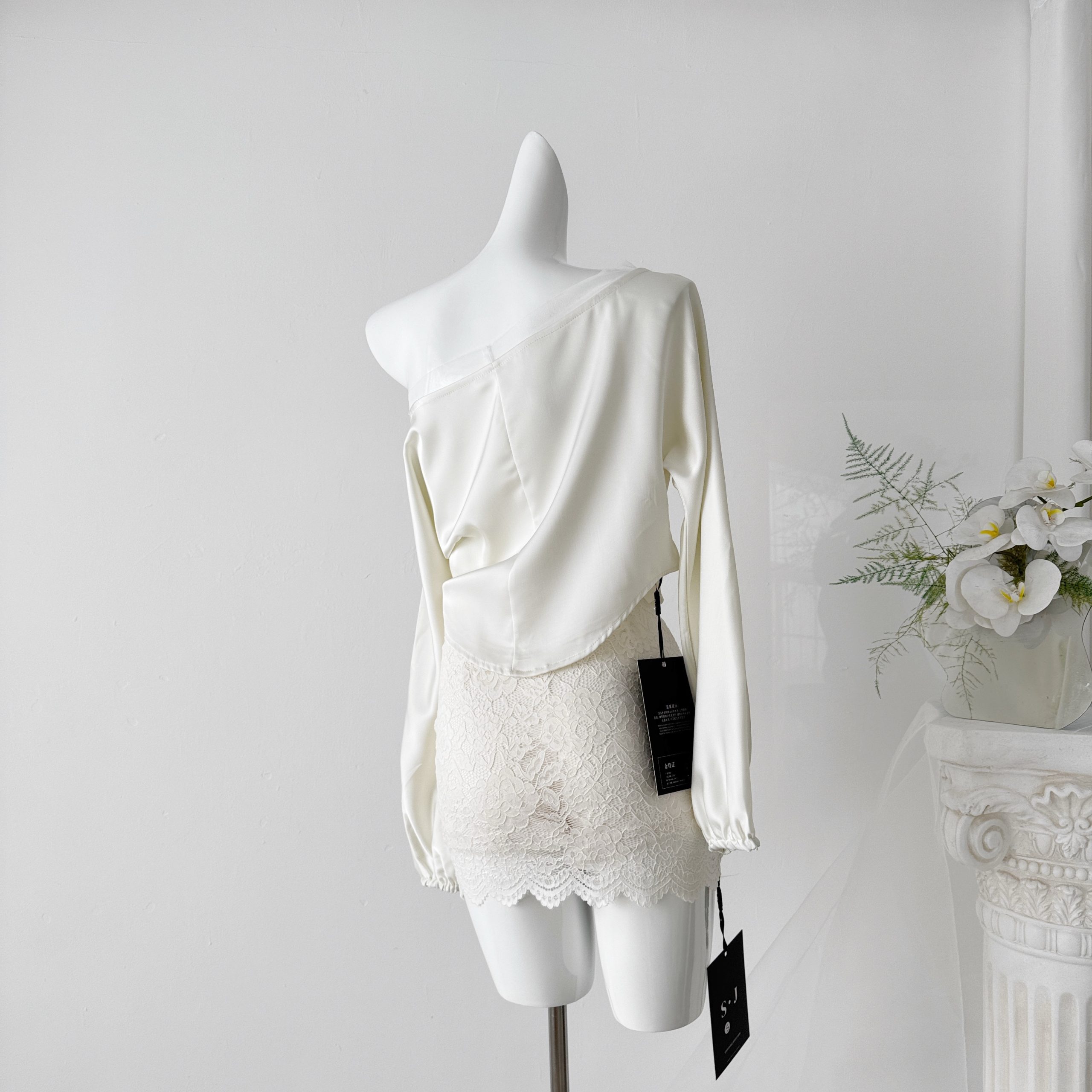 Kubiliv White Love Letter Custom Satin One-Shoulder Top Heavy Lace Skirt Luxury Suit Set - Style 7c299b - Image 5
